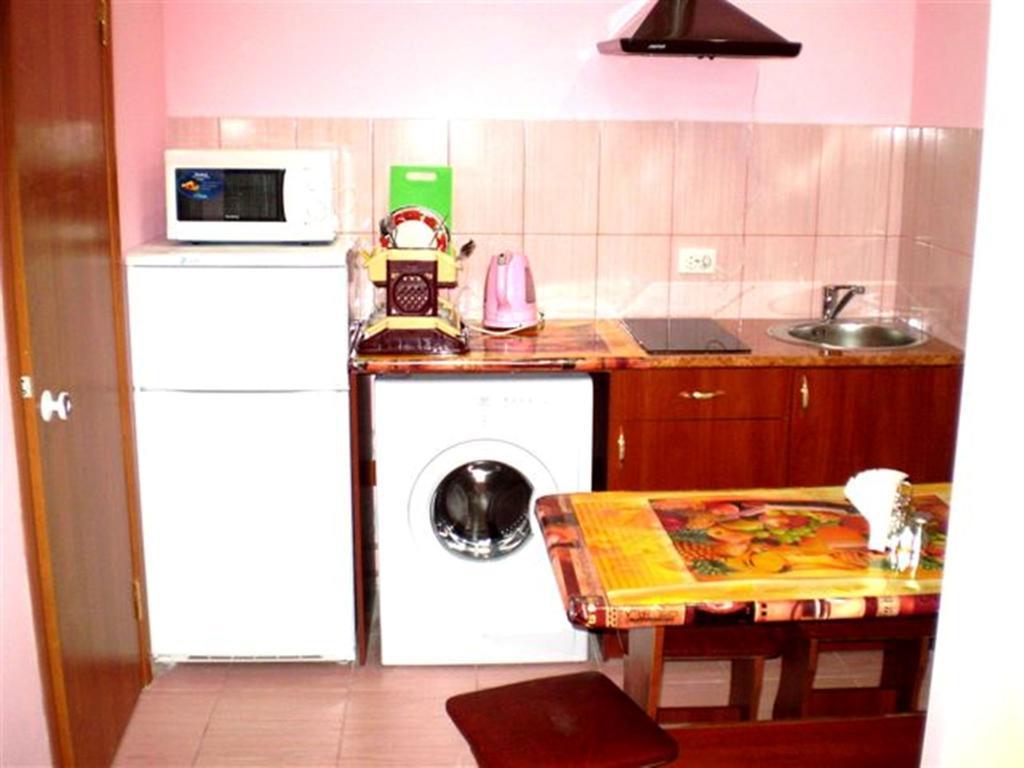 2 Комнаты 4 Дивана Чкалова-Садовая "Сити Центр" 2 Этаж Wi-Fi 2 Этажный Отдельный Дом Nikolayev Δωμάτιο φωτογραφία
