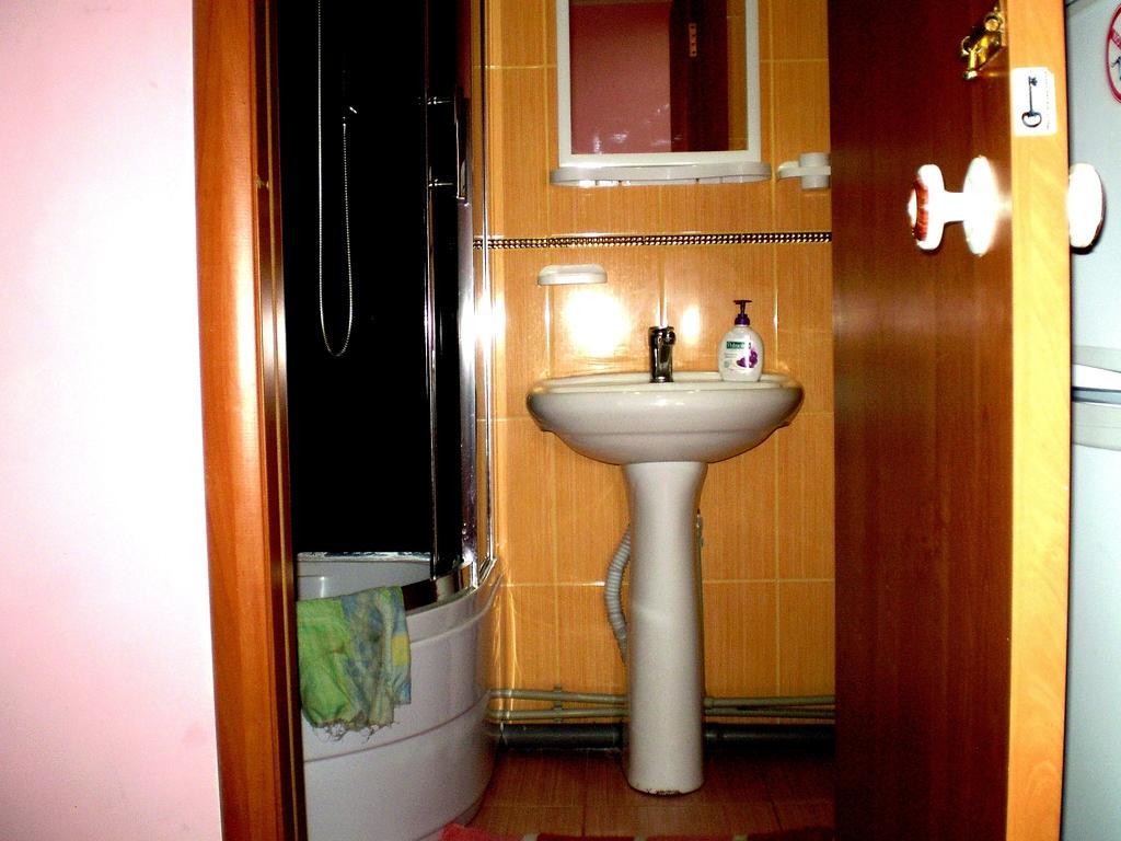 2 Комнаты 4 Дивана Чкалова-Садовая "Сити Центр" 2 Этаж Wi-Fi 2 Этажный Отдельный Дом Nikolayev Δωμάτιο φωτογραφία